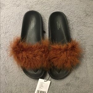 NWT Urban Outfitters Faux Feather Slides